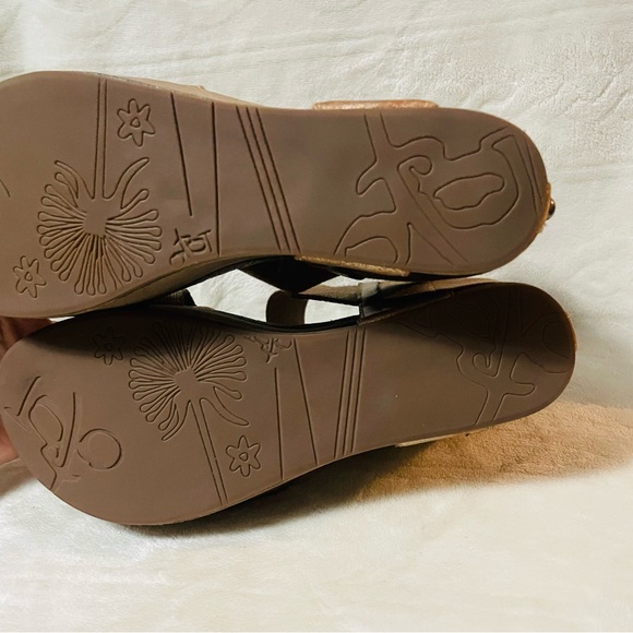 OTBT Bushnell Women’s Sz 5.5M Shoes Gold Pewter Wedge Platform Sandals Comfort - Picture 6 of 7